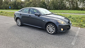 Lexus IS 220 (4 фото из 12)