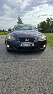 Lexus IS 220 (6 фото из 12)