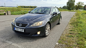 Lexus IS 220 (1 фото из 12)