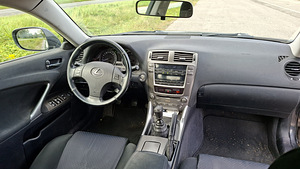 Lexus IS 220 (10 фото из 12)