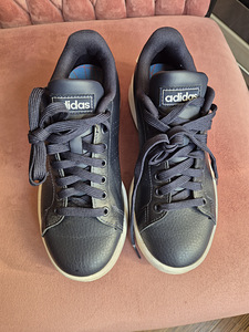 Кроссовки Adidas 36 (2 фото из 5)