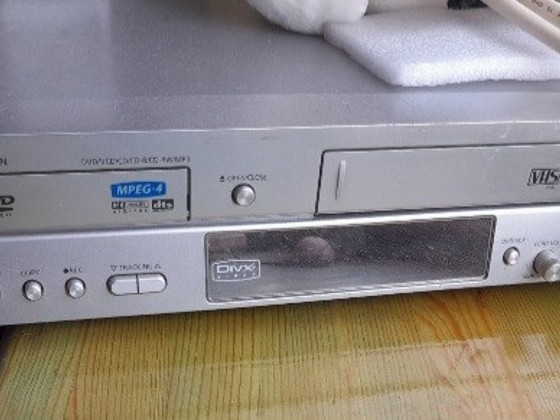 Dvd проигрыватель Samsung v705ok