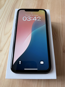 iPhone XR (1 foto / 3)