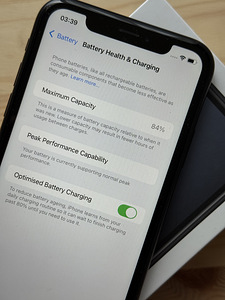 iPhone XR (3 foto / 3)