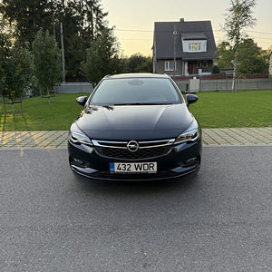 Opel Astra 1.4 110 kW (2 foto / 12)