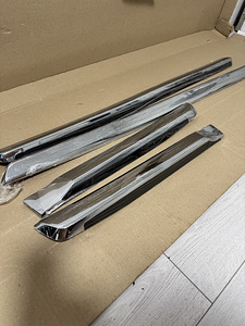 Ukse liistud Toyota Land Cruiser 200-le (2008–2015) (2 foto / 3)