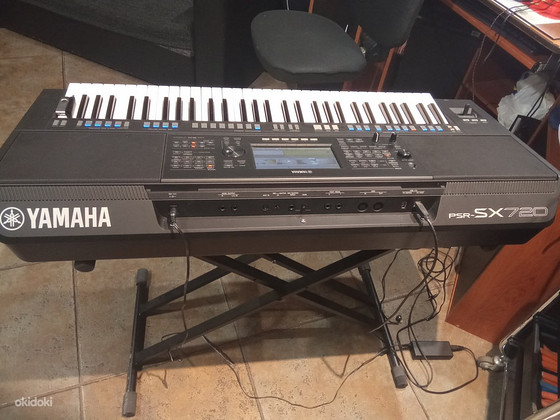 YAMAHA PSR SX 720