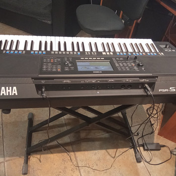 YAMAHA PSR SX 720