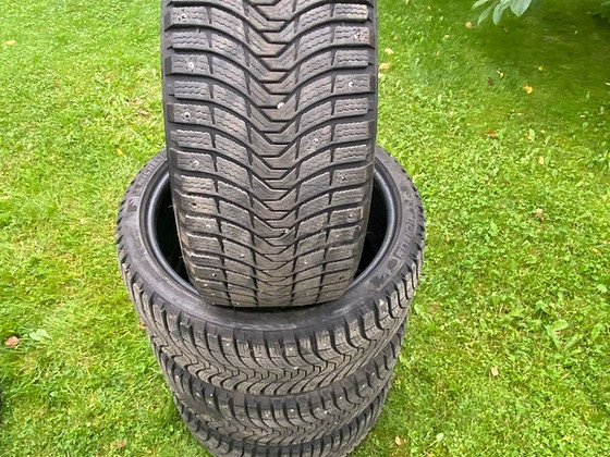 235/35/19