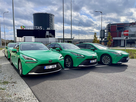 TOYOTA MIRAI AUTO RENT BOLT