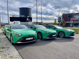 TOYOTA MIRAI AUTO RENT BOLT (1 foto / 3)