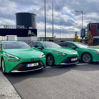 TOYOTA MIRAI AUTO RENT BOLT