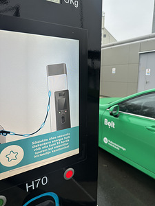 TOYOTA MIRAI AUTO RENT BOLT (2 foto / 3)