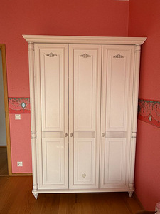 Valge laste kapp (1 foto / 5)