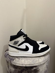 Jordan 1 Mid, Diamond Shorts, EUR 41, US 8 (2 foto / 2)