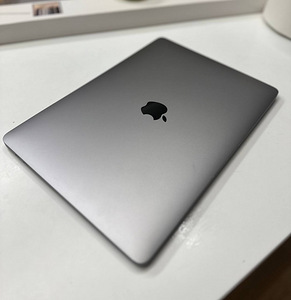 Apple MacBook Pro 13” (2019) 256GB, RAM 8GB (4 foto / 8)