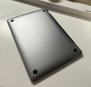 Apple MacBook Pro 13” (2019) 256GB, RAM 8GB (5 foto / 8)