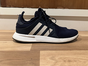 Кроссовки Adidas (1 фото из 5)