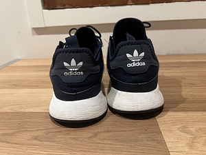 Кроссовки Adidas (4 фото из 5)