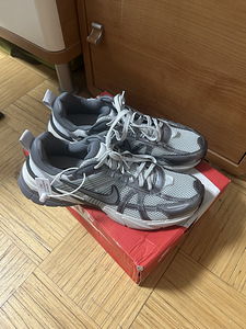 Кроссовки nike (1 фото из 2)