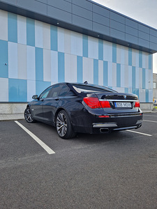 BMW 740 (2 фото из 15)
