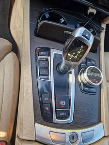 BMW 740 (10 фото из 15)