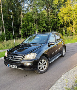Mercedes Benz ML320 Luxury (1 foto / 7)
