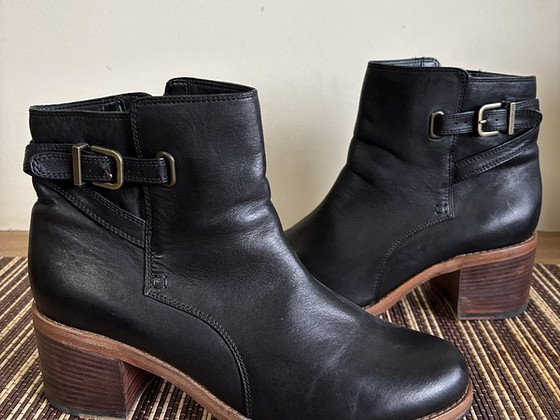 Naiste poolsaapad firma Clarks nr 41