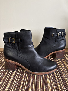 Naiste poolsaapad firma Clarks nr 41 (1 foto / 2)