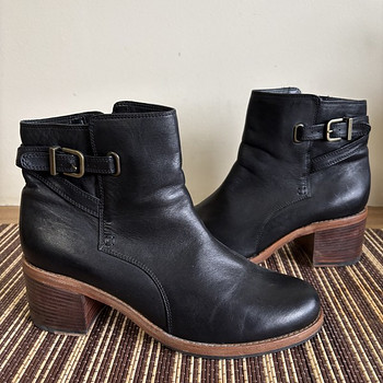 Женские полусапожки фирмы Clarks размер 41