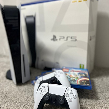 PlayStation 5(DISC) + 2 Dualsense + 5 GAMES
