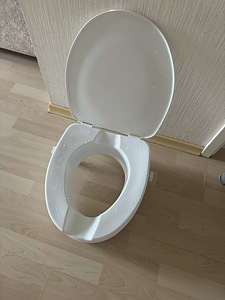 Инвалидный стул (2 фото из 2)