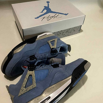 Jordan 4 unc