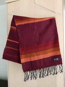 Women's scarf. (1 foto / 2)