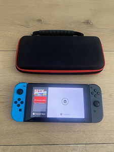 Nintendo Switch V2 koos ümbrisega (1 foto / 1)