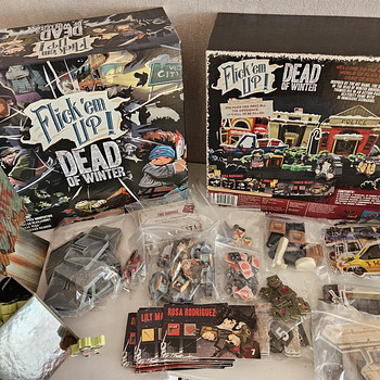 Flick 'em Up!: Dead of Winter настольная игра