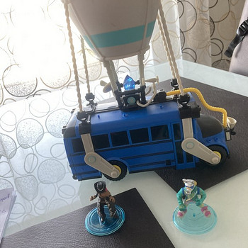 Fortnite battle bus