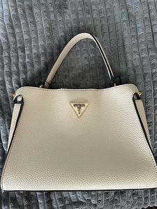 Бежевая сумка Guess (1 фото из 3)