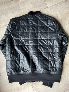 Новая спортивная куртка Nike M (2 фото из 3)