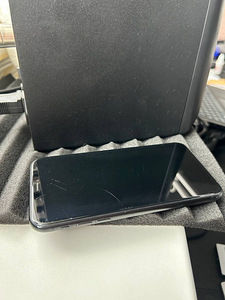 iPhone XR - (must) Black - 64GB (2 foto / 4)