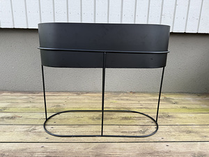 Taimede metall depoo, H&M Home, must (1 foto / 4)
