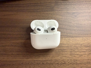 AirPods 3 gen оригинал (2 фото из 3)