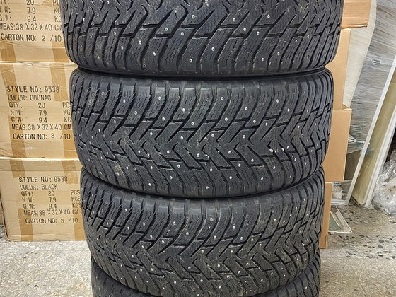 Шипованные шины Nokian 275/40 R21