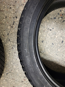 Шипованные шины Nokian 275/40 R21 (5 фото из 5)