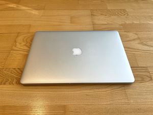 Apple Macbook Pro Retina 256GB/16GB (15-дюймовый, середина 2 (2 фото из 3)