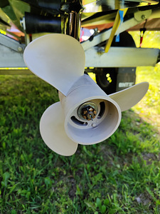 Komposiitpropeller 11" Tohatsu 9,9 - 15 - 20 (2 foto / 3)