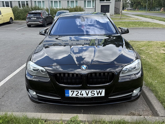 BMW 528i