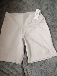 Calvin Klein biker retuusid väikese taskuga M. (1 foto / 5)