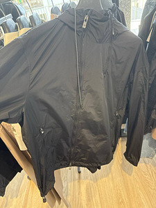Armani (2 фото из 4)