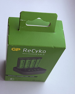 GP ReCyko Rechargeable Everyday Charger (USB) + Dock (5 foto / 5)